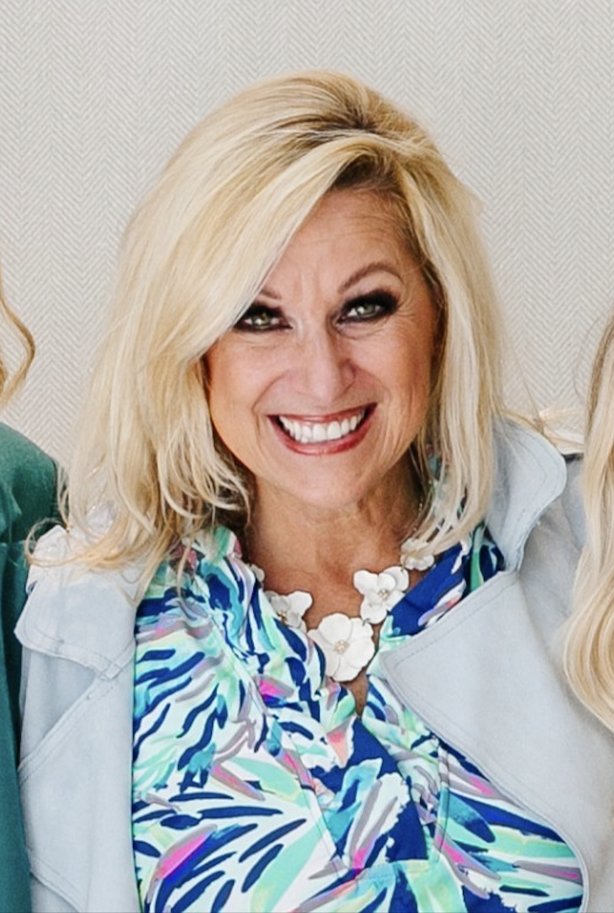 sara olson headshot